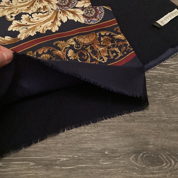 Printed Scarf - Picture 3 of 4